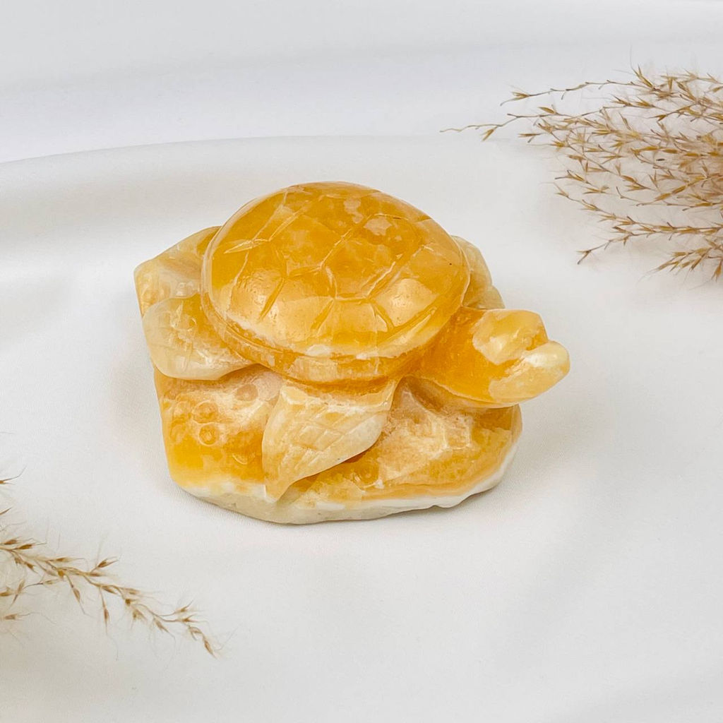 Черепаха резная из желтого Кальцита