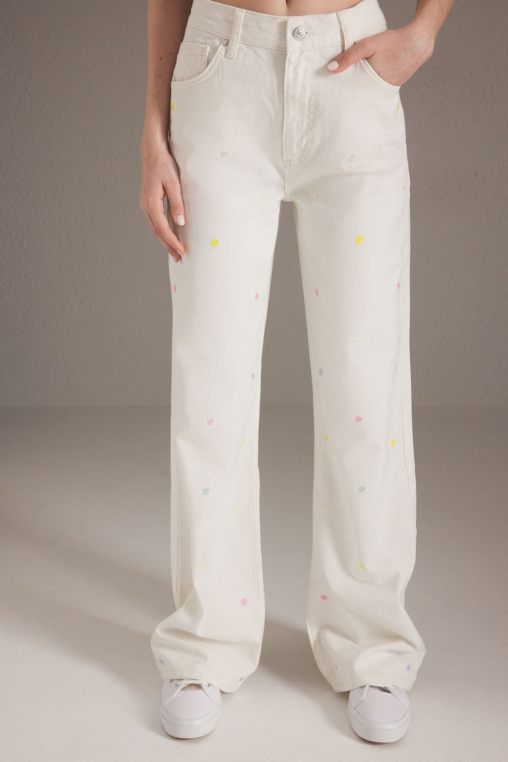 Beyaz Cicek Nak?sl? Normal Bel Wide Leg Jeans TWOSS25JE00232 - Trendyolmilla фото 3