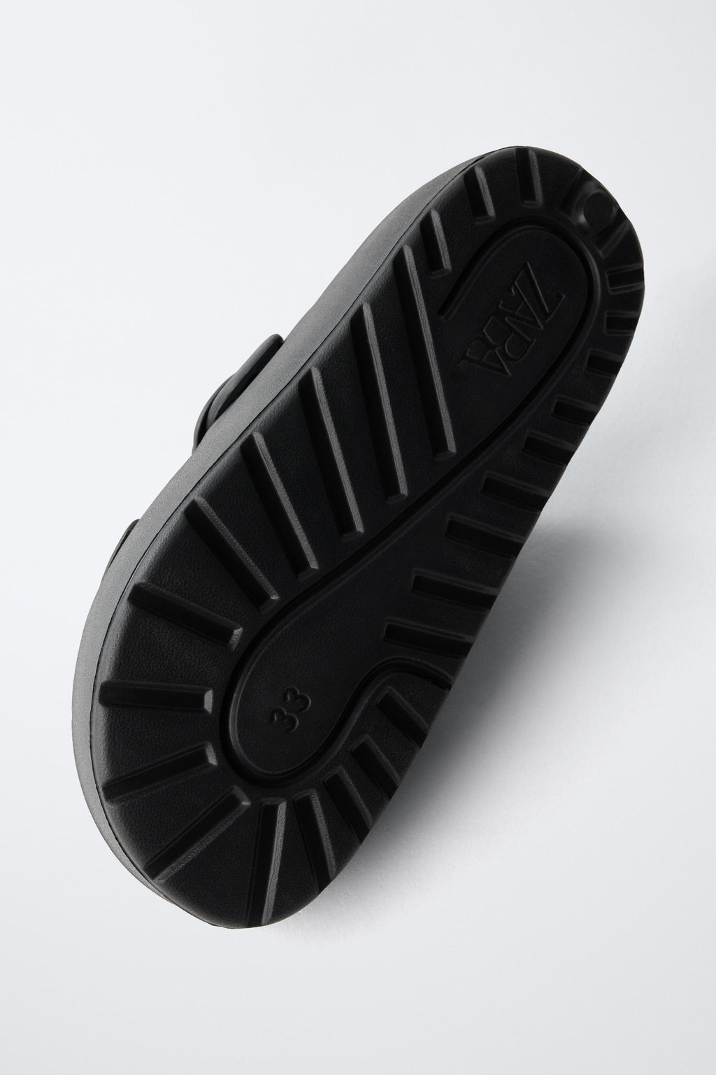 SANDALIA ENGOMADA HEBILLAS / Negro