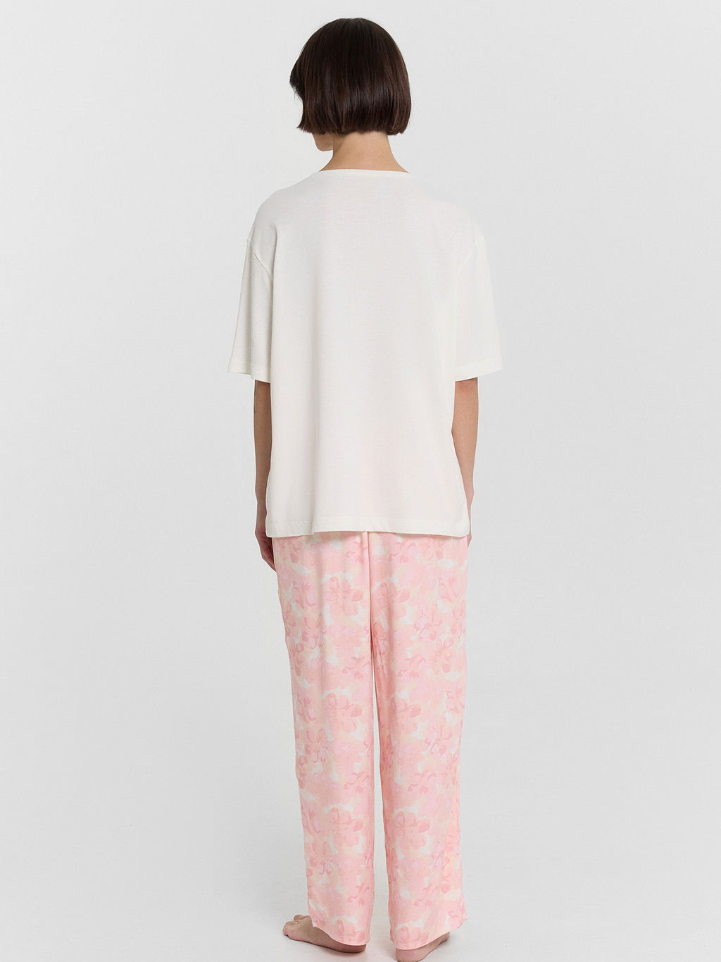 КОМПЛЕКТ ЖЕНСКИЙ (ФУТБОЛКА, БРИДЖИ) - Mark formelle фото 2