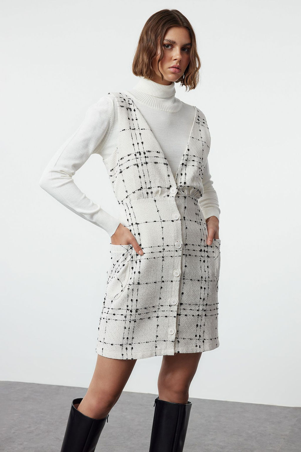 TRENDYOLMILLA Ekru Ekose / Kareli V Yaka Mini Dokuma Jile Elbise TWOAW21EL0319 фото 10