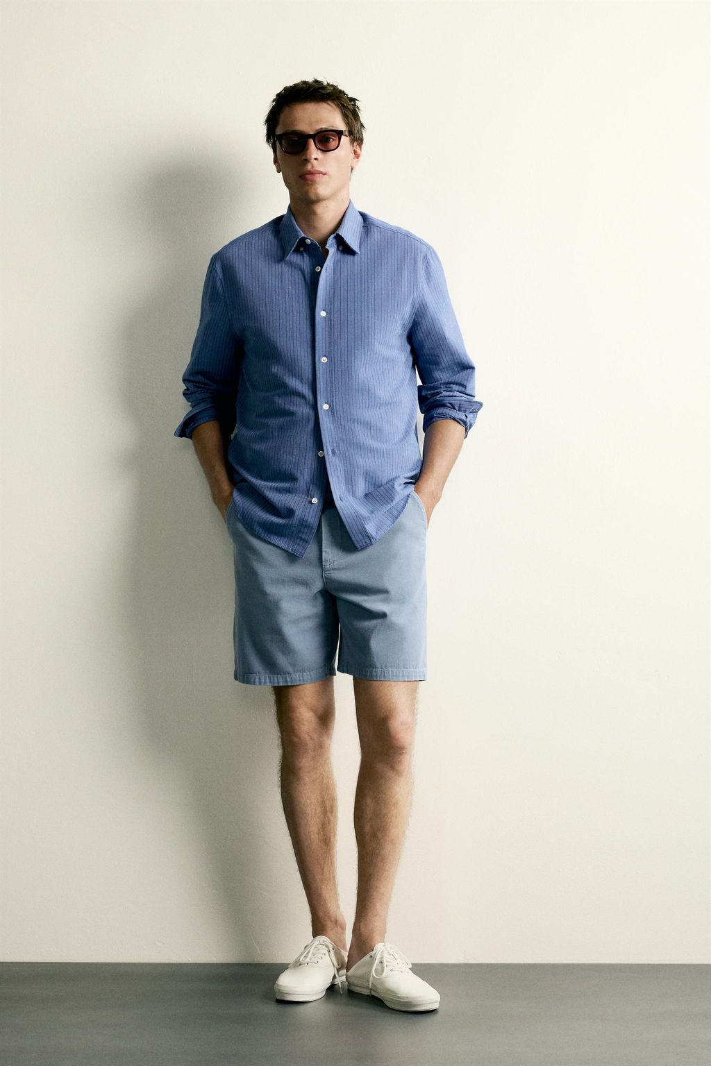 BERMUDA LAVADA REGULAR FIT / Azul claro