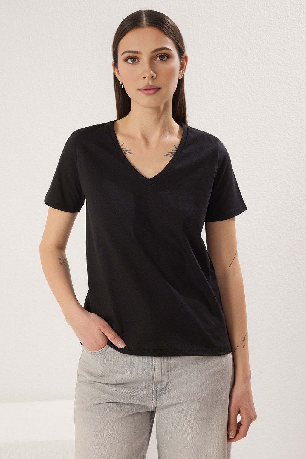 TRENDYOLMILLA Siyah-Siyah 2Li Paket %100 Pamuk Regular Bisiklet-V yaka Orme T-Shirt TWOSS25TS00189 фото 5