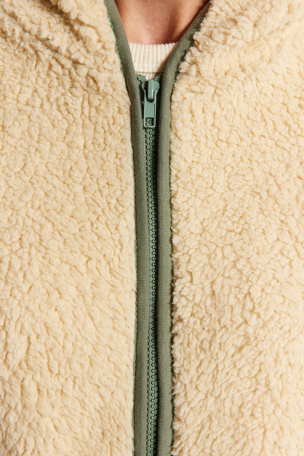 TRENDYOLMILLA Ekru Kal?n Polar Kontrast Biyeli Kapusonlu Relaxed/Rahat Kal?p Orme Sweatshirt TWOAW24SW00021  фото 4