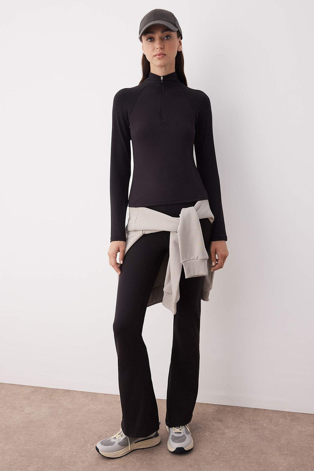 Siyah Soft F?rcal? ve Fitilli Kumas Fermuarl? Orme Spor Sweatshirt THMAW26SW00000 - Trendyolmilla фото 2