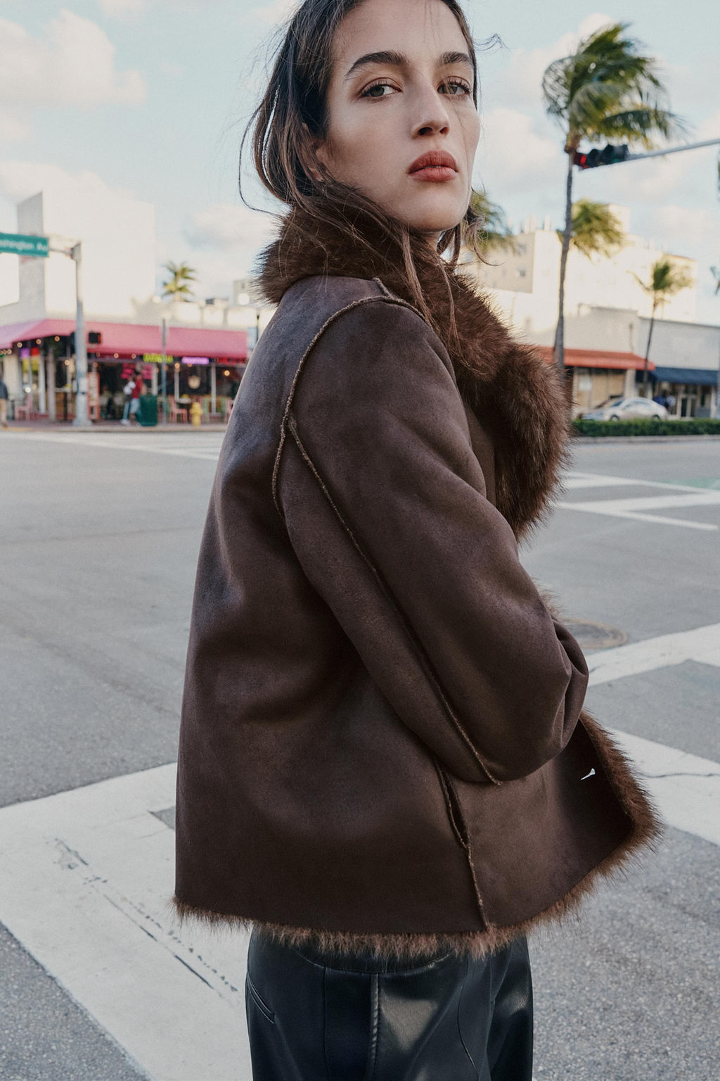 REVERSIBLE DOUBLE-FACED FAUX FUR JACKET - Zara фото 37