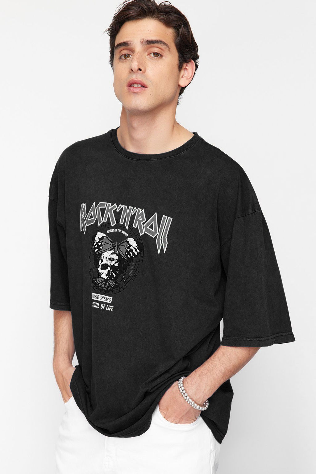 TRENDYOL MAN Siyah Oversize/Genis Kesim Eskitme/Soluk Efektli Rock Bask? %100 Pamuklu T-Shirt TMNSS23TS00167 - Trendyolmilla фото 5