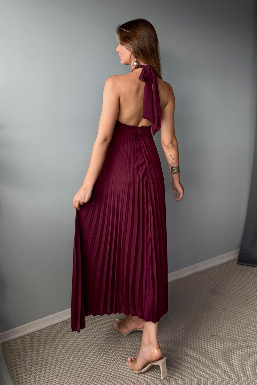 Bordo Piliseli Cut Out Aksesuar Detayl? Sifon Midi Astarl? Elbise TPRSS25EL00327 - Trendyolmilla фото 4