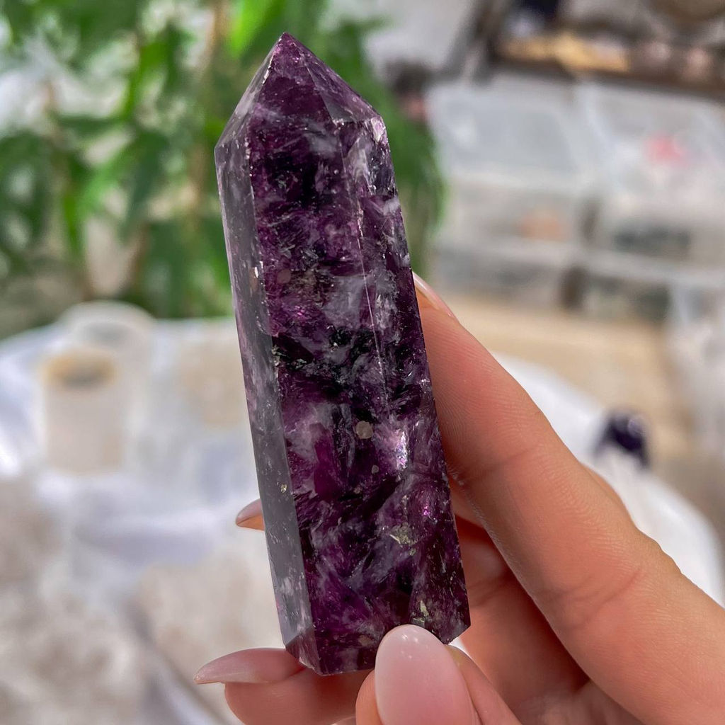 Кристалл из Лепидолита