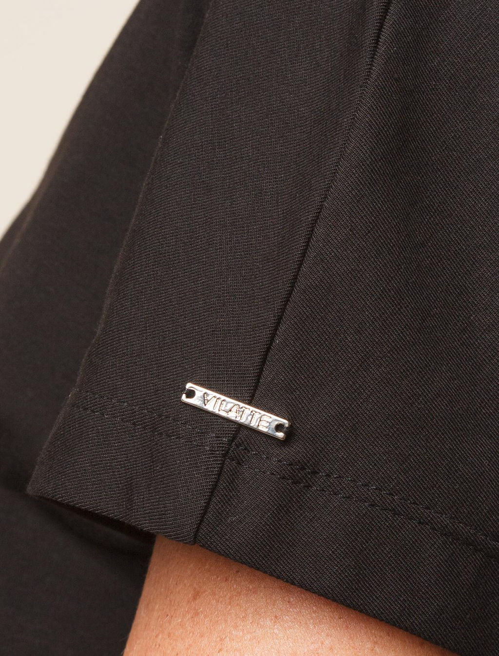 VILATTE / Футболка из премиального хлопка с ассемитричным низом  фото 2