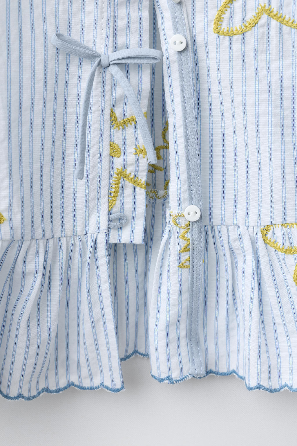 BLUSA RAYAS DETALLE BORDADOS / Blanco / Marino - Zara фото 5