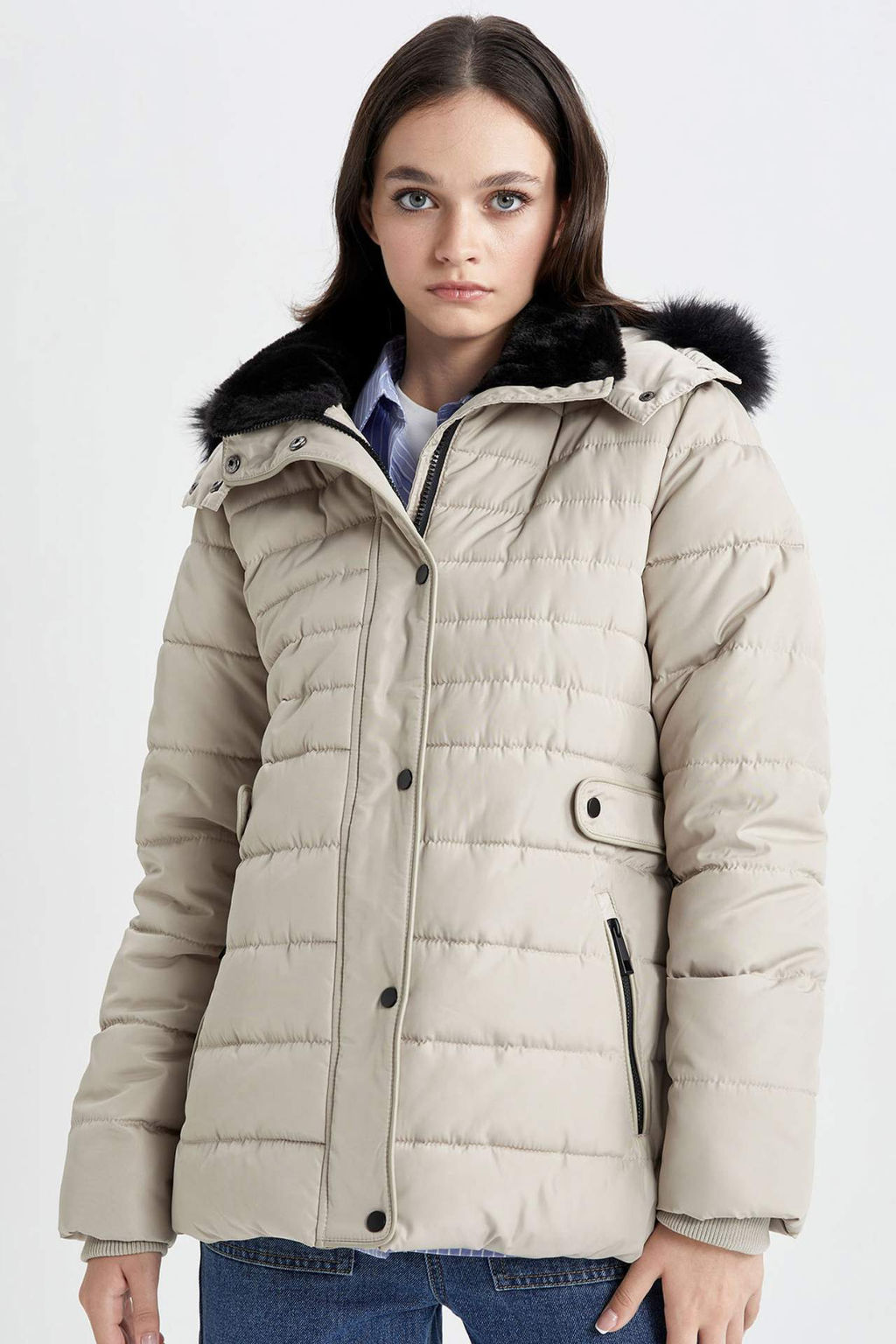 Su Itici Hafif Uzun Sisme Mont C?kar?labilir Suni Kurk Kapusonlu Kapitoneli Fermuar C?tc?tl? Cepli - Defacto фото 2