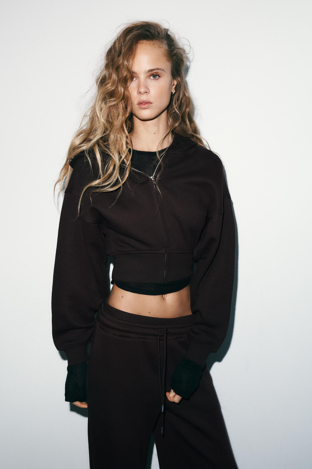 SUDADERA CROPPED CAPUCHA / Marr?n - Zara фото 2