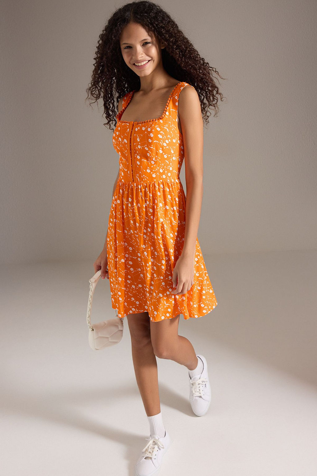 Siyah Cicekli Etegi Belden Ac?lan Agrafl? Mini Dokuma Elbise TWOSS25EL00419 - Trendyolmilla фото 5