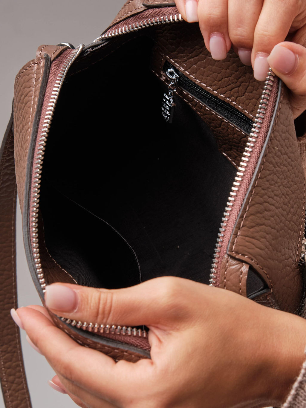 Женская сумка кросс-боди Azaro 3684 коричневый какао соло