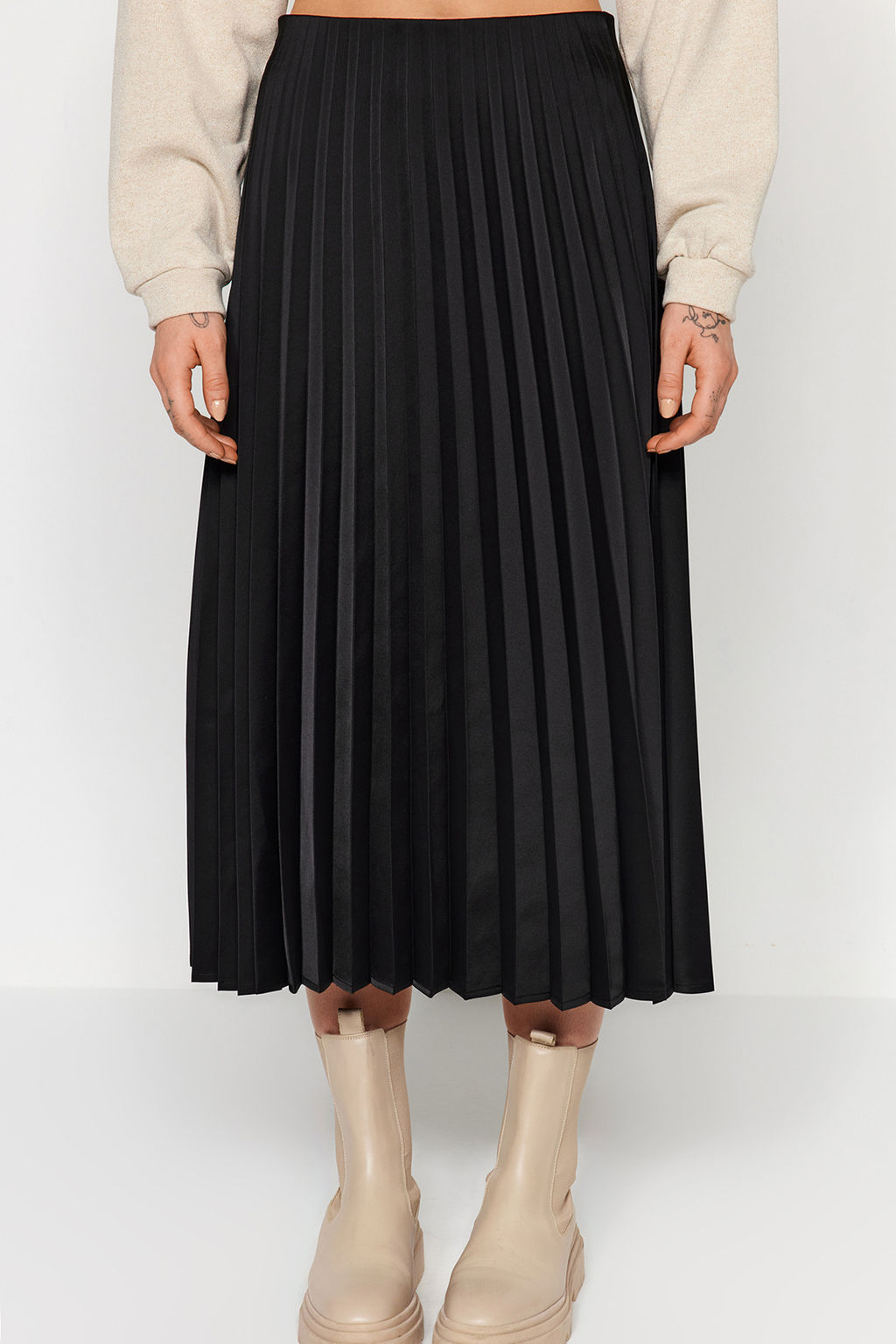 TRENDYOLMILLA Siyah Plise Detayl? Saten Kumas Midi Boy Dokuma Etek TWOAW24ET00359  фото 6