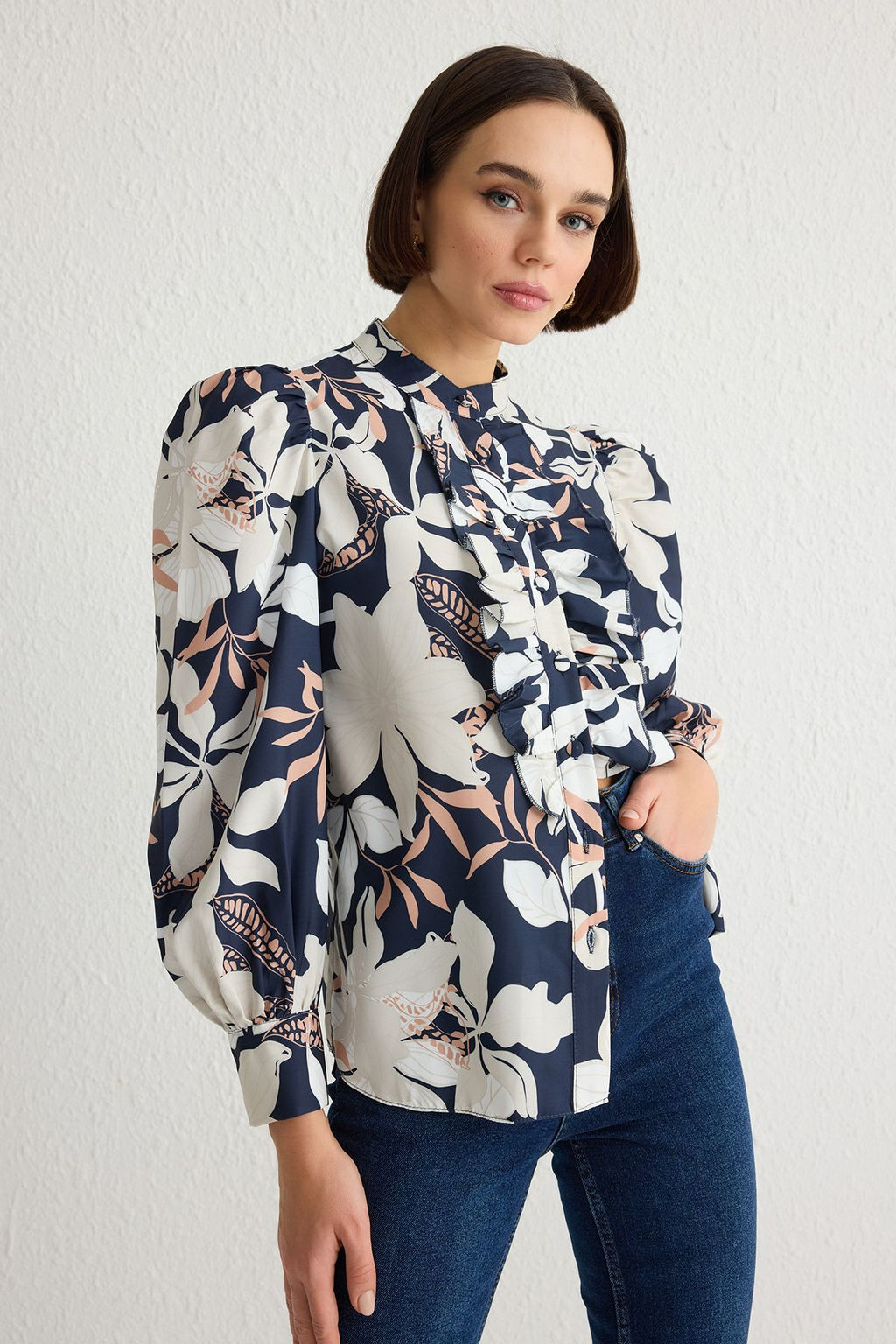 TRENDYOLMILLA Turuncu Cicek Desenli F?rf?rl? Sifon Kumas Regular Normal Kal?p Dokuma Gomlek TWOAW22GO0117