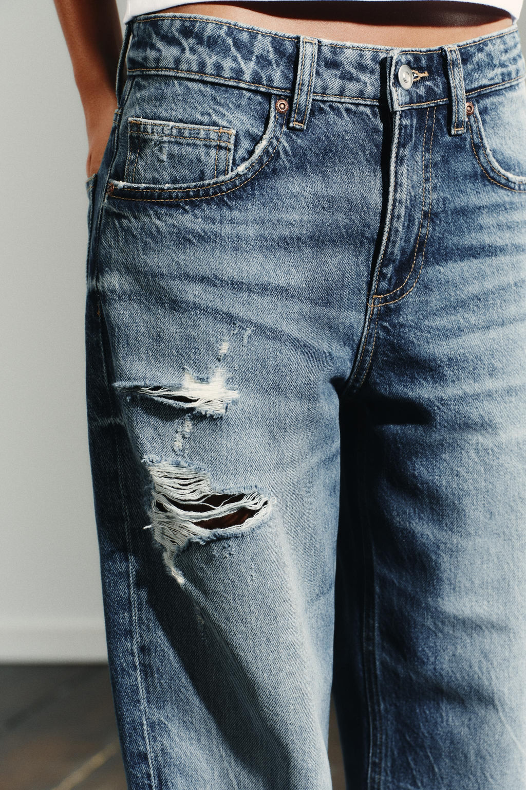 TRF RIPPED MID-WAIST WIDE-LEG JEANS