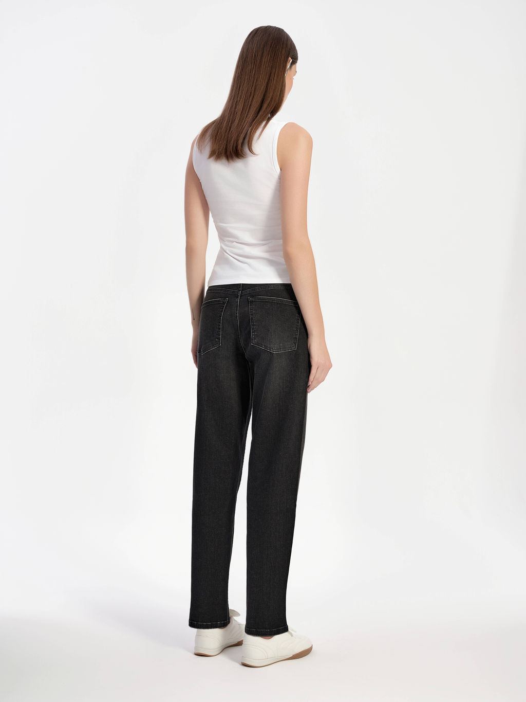 CONTE Чёрные джинсы Basic relaxed с эффектом потёртостей из eco-friendly денима CON-832 washed black - Conte elegant фото 3