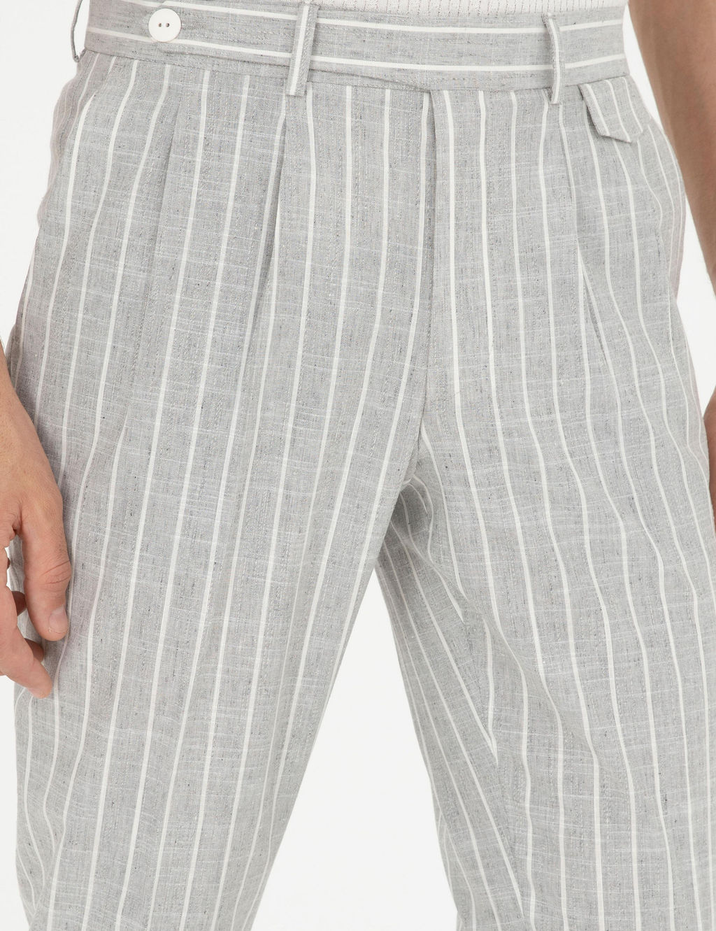 Светло-серые полосатые брюки из смесового льна для папы - Cacharel фото 5