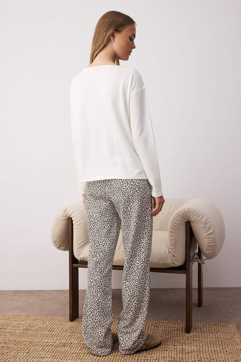 Trendyolmilla Beyaz Pamuklu Galaksi Desenli Sloganl? Uyku Bantl? Orme Pijama Tak?m? THMAW25PT00223 фото 9