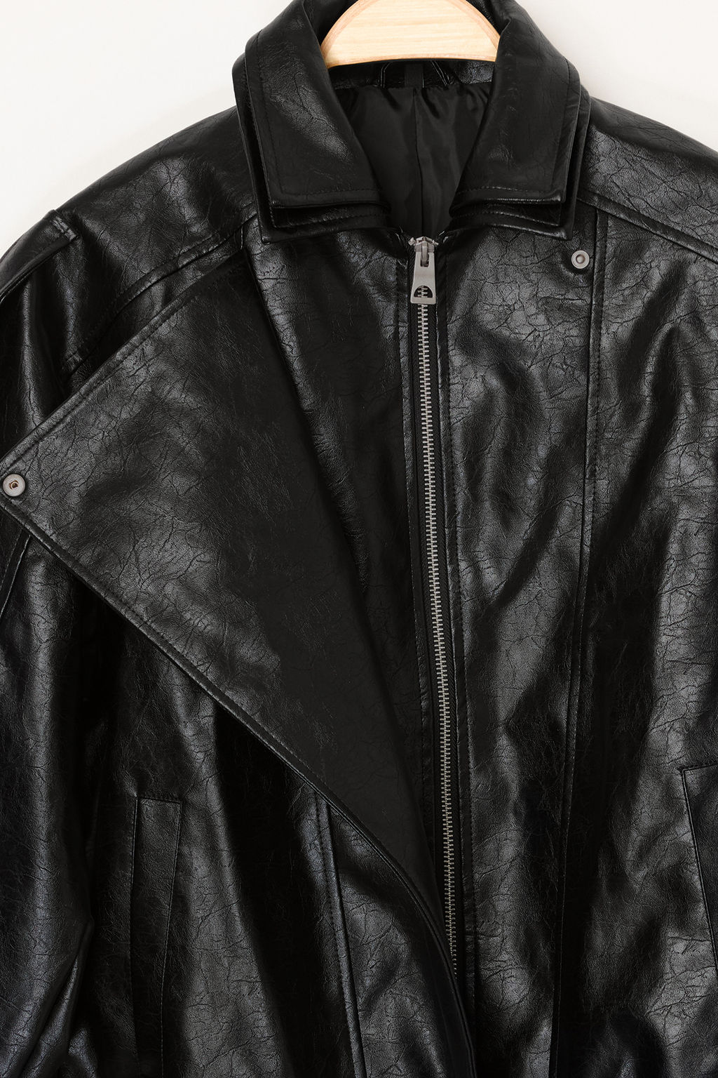 Siyah Oversize Kal?p Suni Deri Parlak Biker Ince Ceket Mont TWOAW26MO00064 - Trendyolmilla фото 2