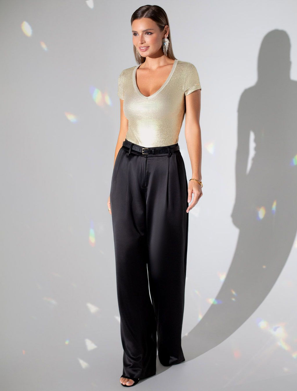 Футболка облегающая из хлопка в рубчик с V вырезом и матовым покрытием металлик - Vilatte фото 4