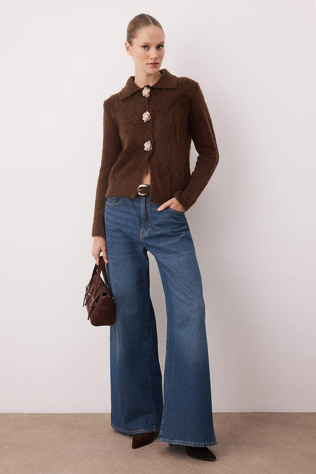 Koyu Kahverengi Gul Dugme Detayl? Buklet Iplikli Genis Kal?p Triko H?rka TWOAW26HI00109