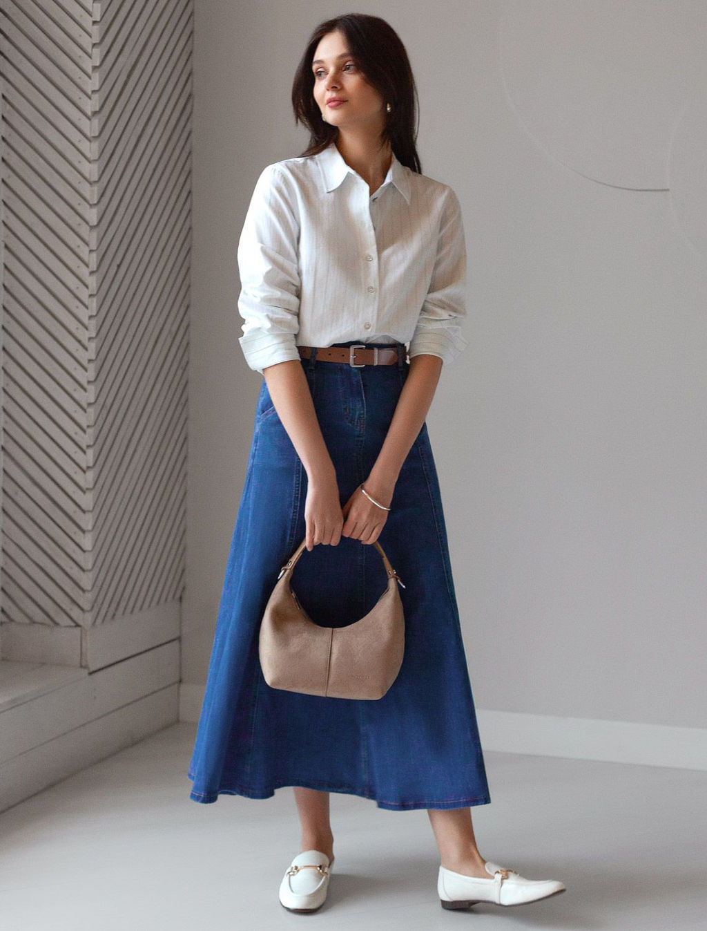 Джинсовая юбка миди А силуэта с декоративными швами из эластичного денима