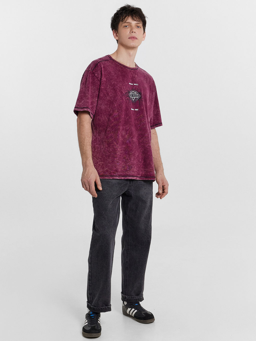 Футболка мужская красная с обработкой эйсид с надписью "The rush"