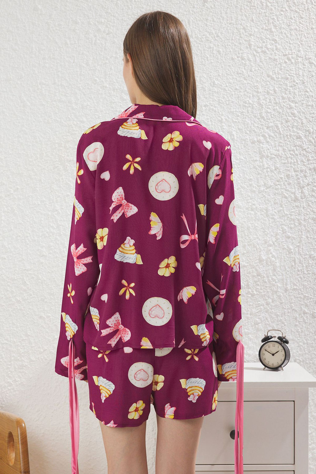 Trendyolmilla Ekru Baglamal?/Kurdele/Fiyonklu ve Biyeli Viskon Sortlu Dokuma Pijama Tak?m? THMSS24PT00047  фото 26