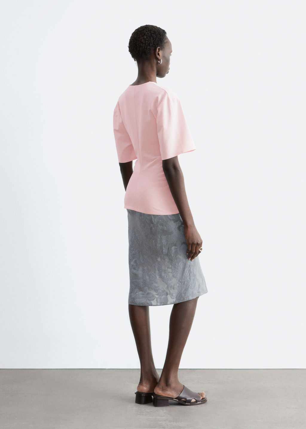 Camiseta fruncida de cuello en pico - H&m фото 5
