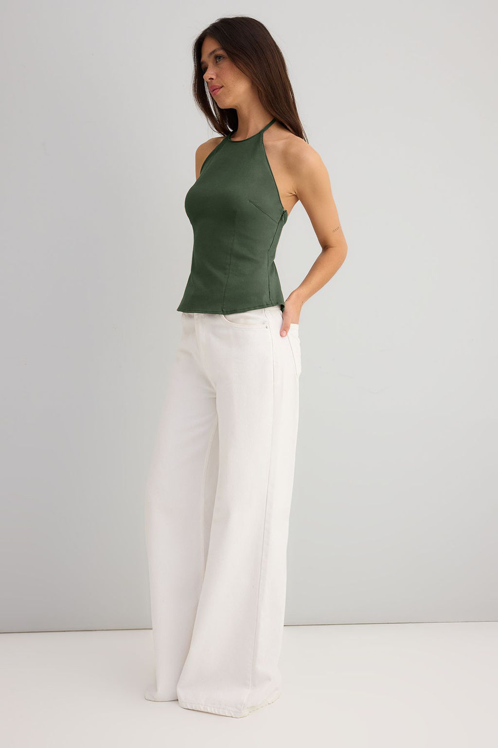 Trendyolmilla Ac?k Kahverengi Pamuklu Gabardin Halter Yaka Fitted Bedene Oturan Dokuma Bluz TWOSS25BZ00536
