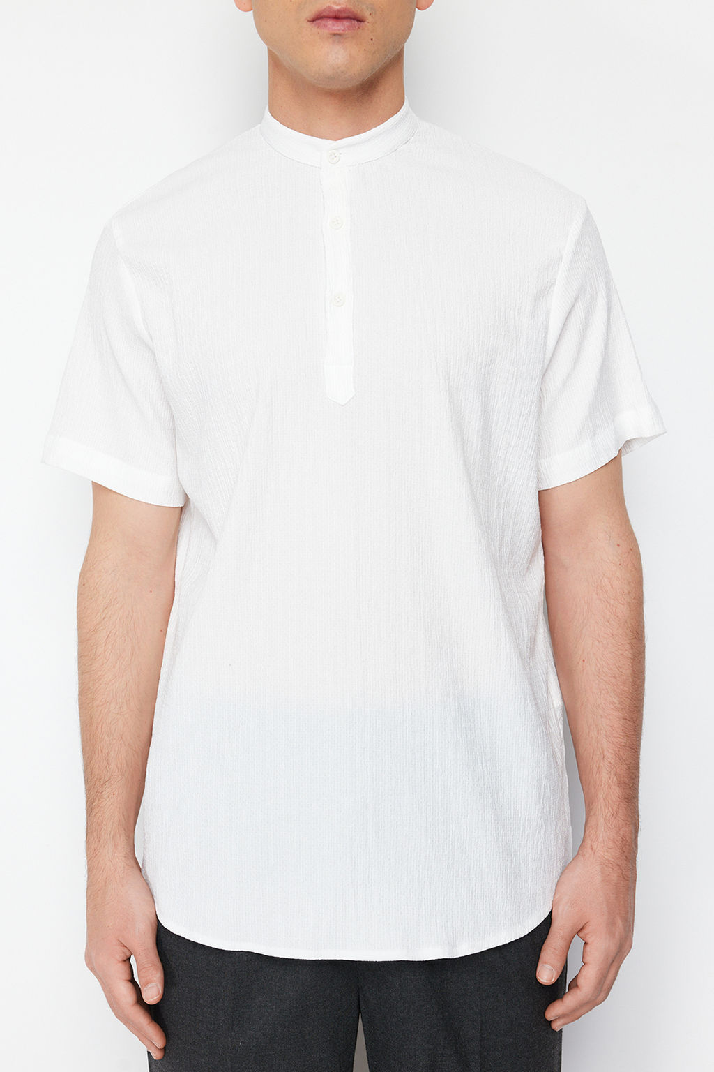 Ekru Regular Fit Yar?m Patl? Orme Rahat Gomlek TMNSS24GO00036