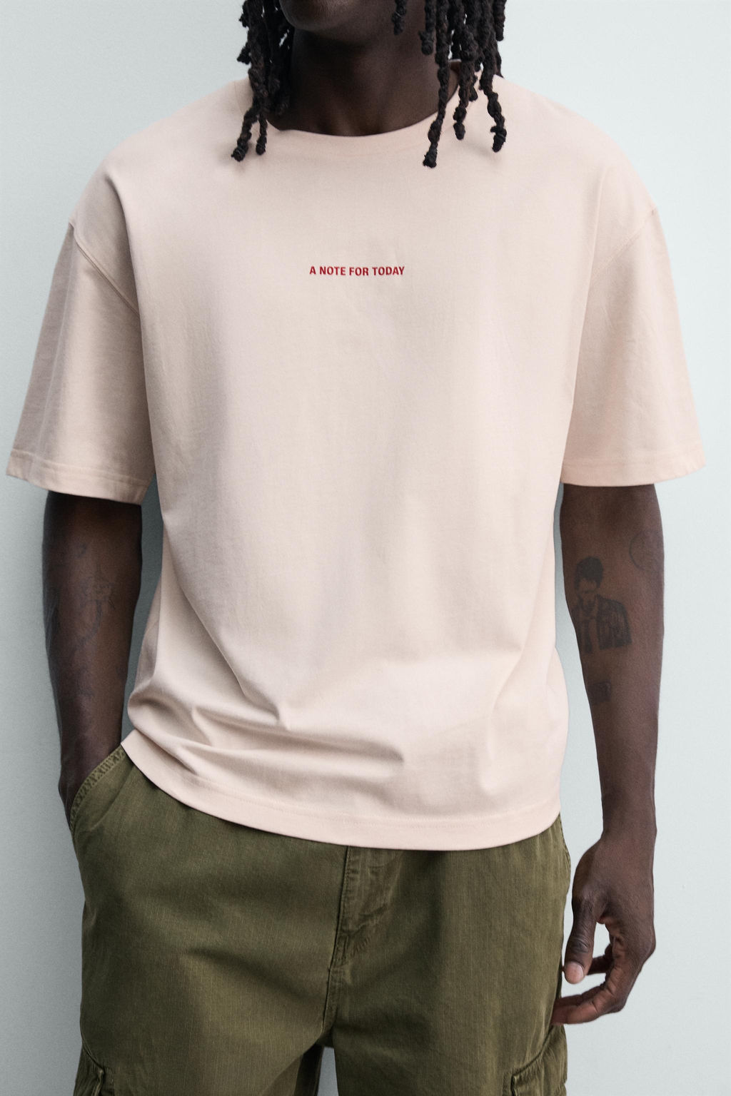 CAMISETA RELAXED FIT TEXTOS ESTAMPADOS / Rosa