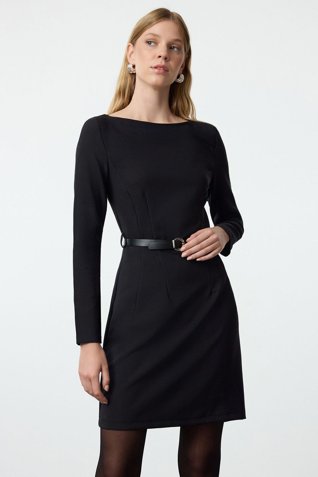 Trendyolmilla Siyah Kemerli Vucuda Oturan Mini Dokuma Elbise TWOAW25EL00365