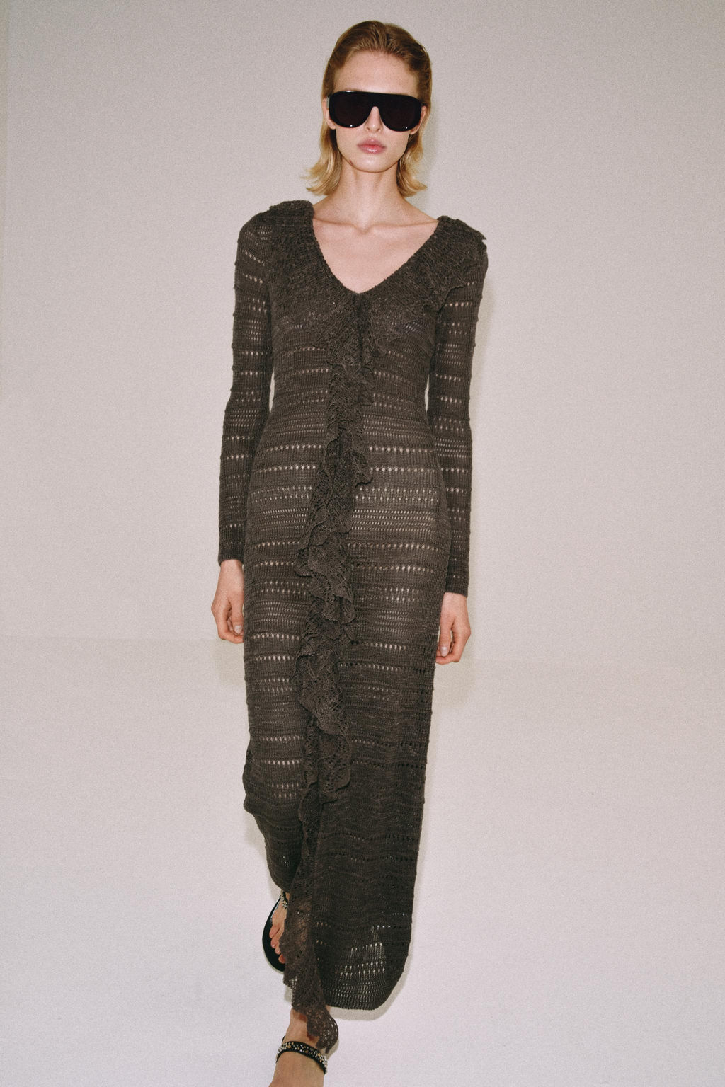 VESTIDO VOLANTES PUNTO POINTELLE / Marr?n / Topo
