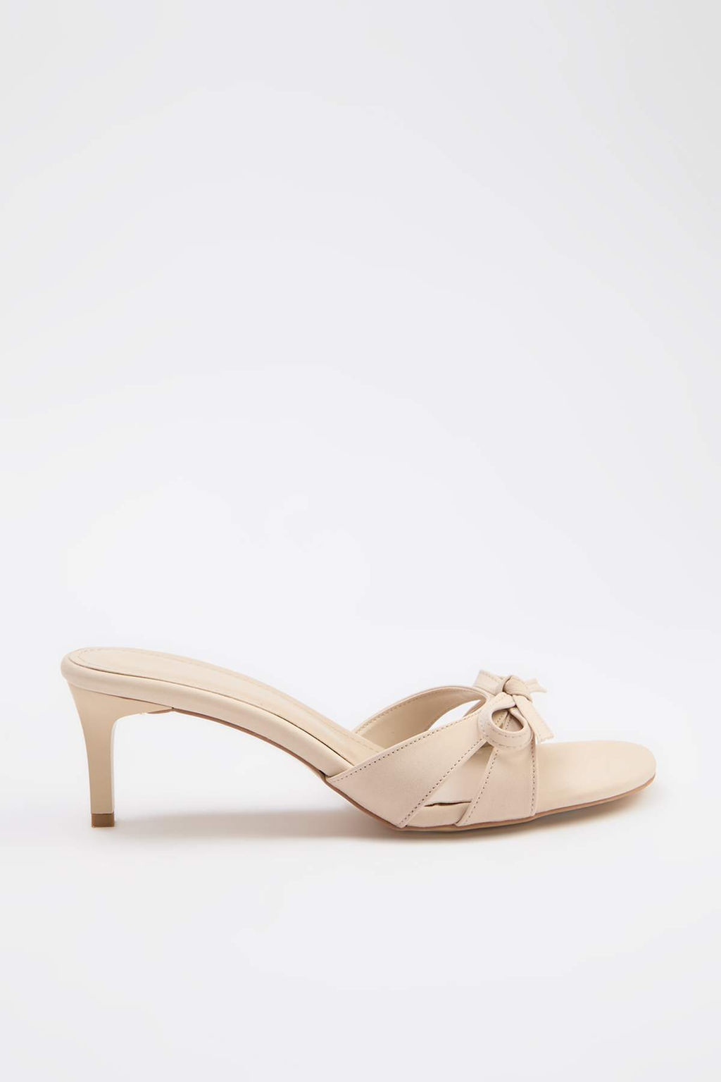 Bej Fiyonk Detayl? Yuvarlak Burun Kad?n 6 cm Topuklu Terlik TAKSS25TO00012