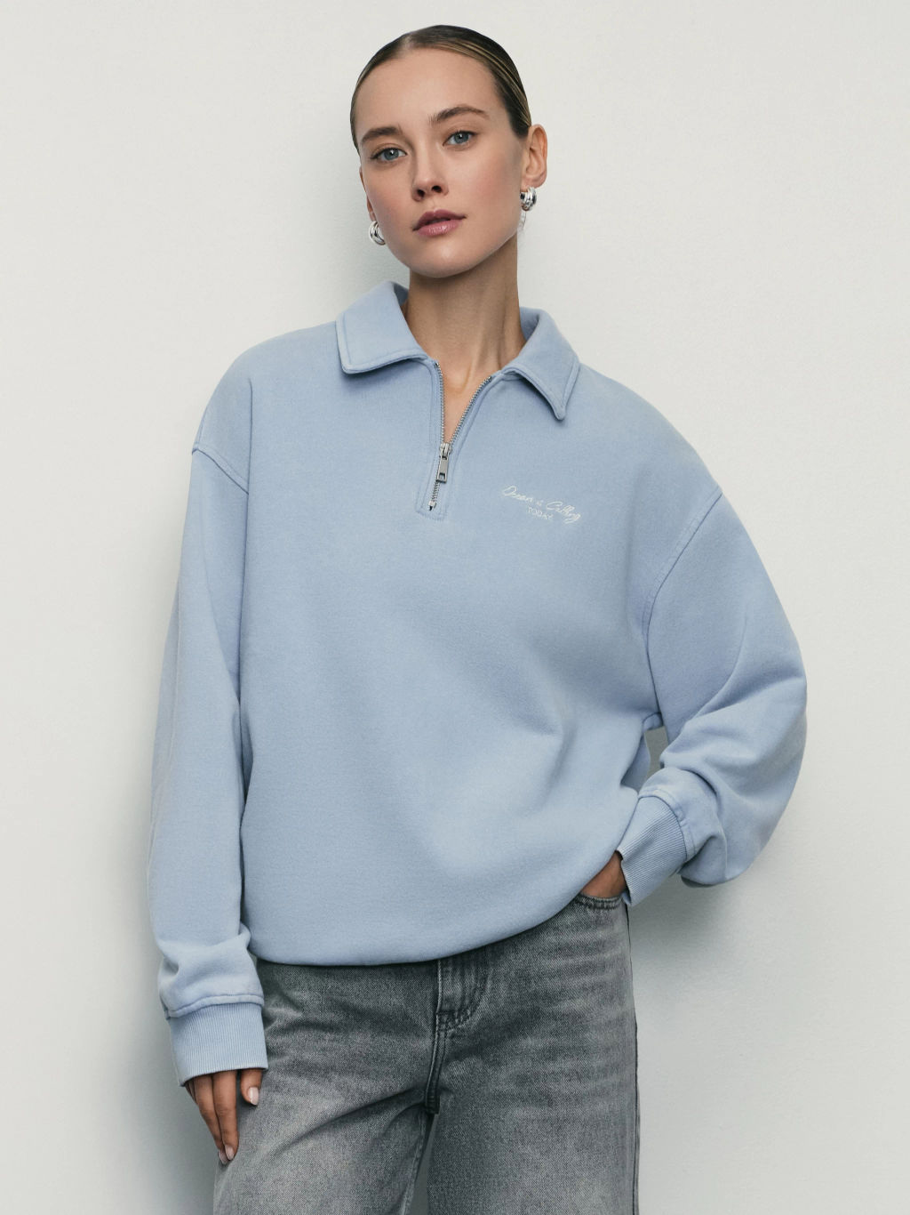 Свитшот с отложным воротником и вышивкой / Zarina