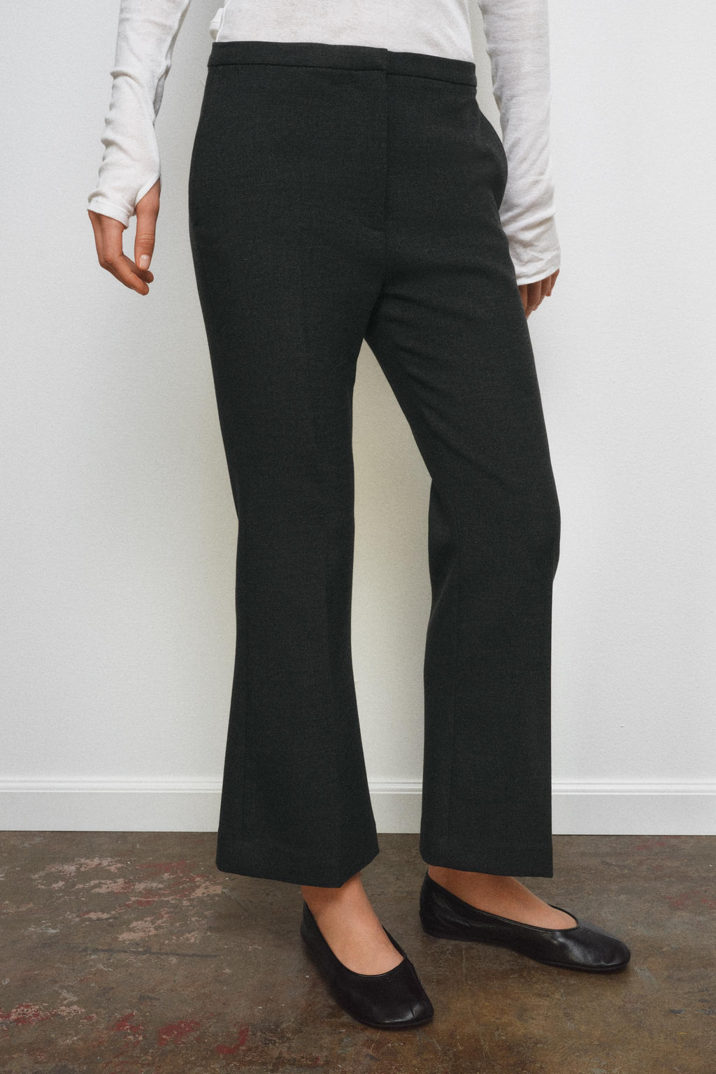 PANTAL?N CROPPED FLARE ZW COLLECTION / Gris oscuro - Zara фото 2