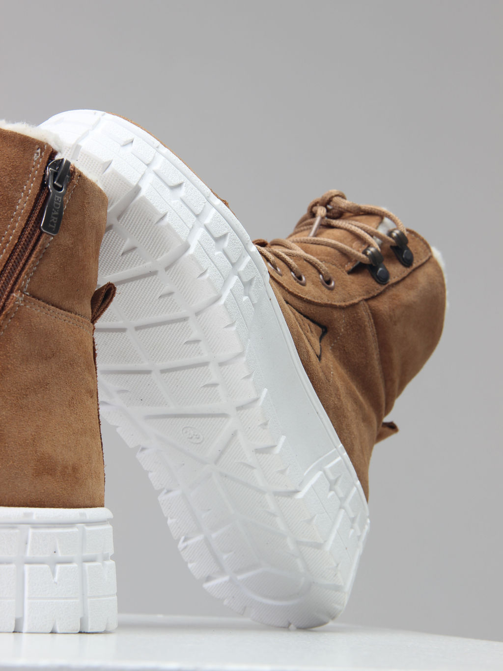 Ботинки 216.212131w. светло-коричневый замша/Байка