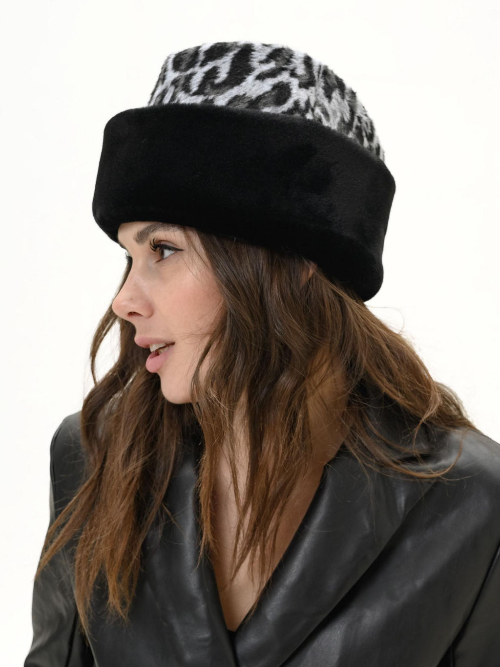 П26-28 Пилотка Леон серый с черным мехом