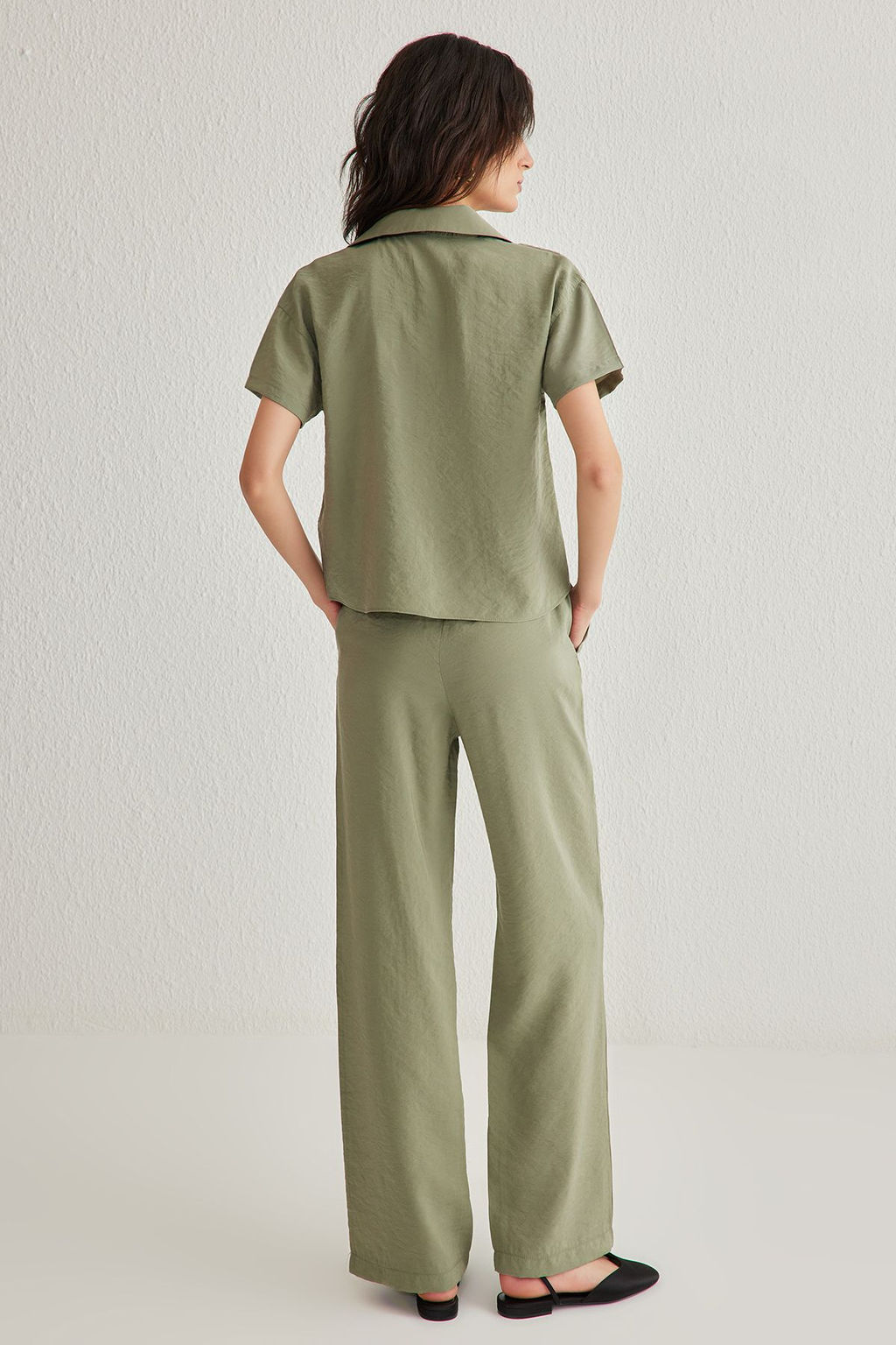 Haki Modal Yumusak Tuseli K?sa Kollu Gomlek Genis Paca Pantolon Dokuma Alt-Ust Tak?m TWOSS25AU00026 - Trendyolmilla фото 6