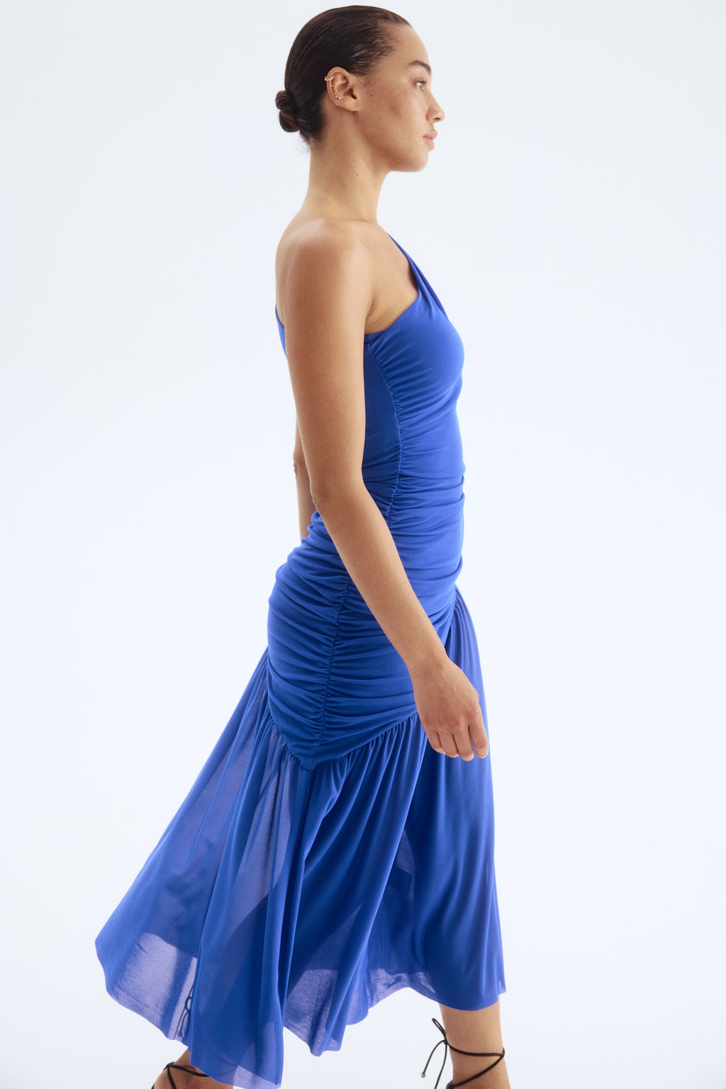 Vestido drapeado de un hombro - H&m фото 6