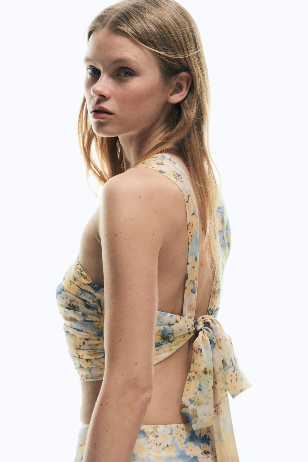 Top cropped con lazada en la espalda - H&m фото 6