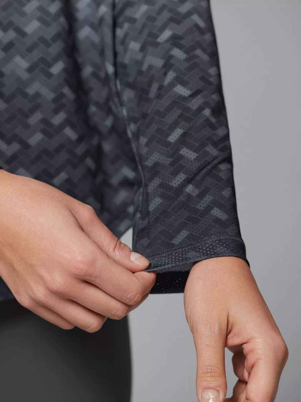 Спортивный рашгард свободного кроя