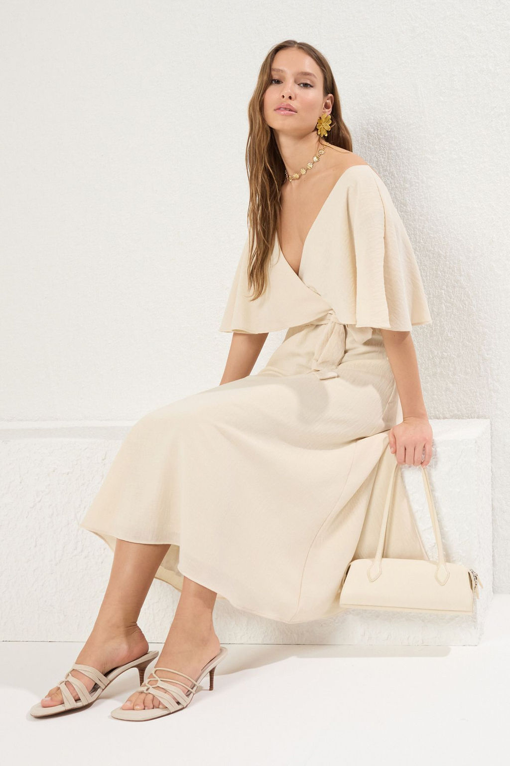 TRENDYOLMILLA Bej A Kesim Kruvaze Yaka Pelerinli Midi Keten Gorunumlu Dokuma Elbise TWOSS25EL00124 фото 7