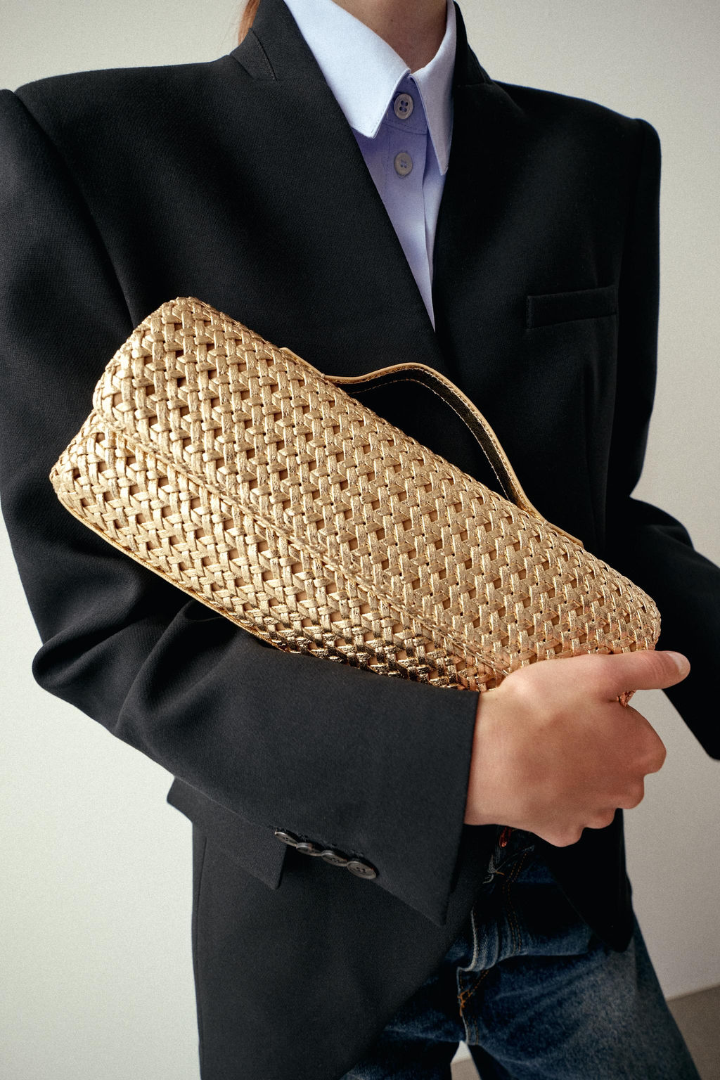 BOLSO SOBRE TRENZADO / Oro - Zara фото 2