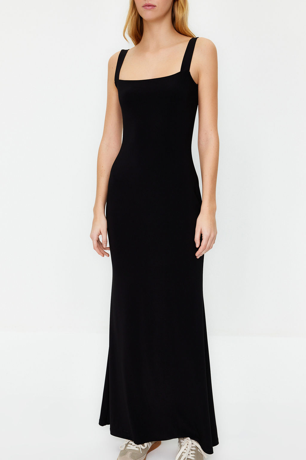 Siyah Kal?n Ask?l? Fitted/Vucuda Oturan Esnek Orme Maxi Kalem Elbise TWOSS24EL00137