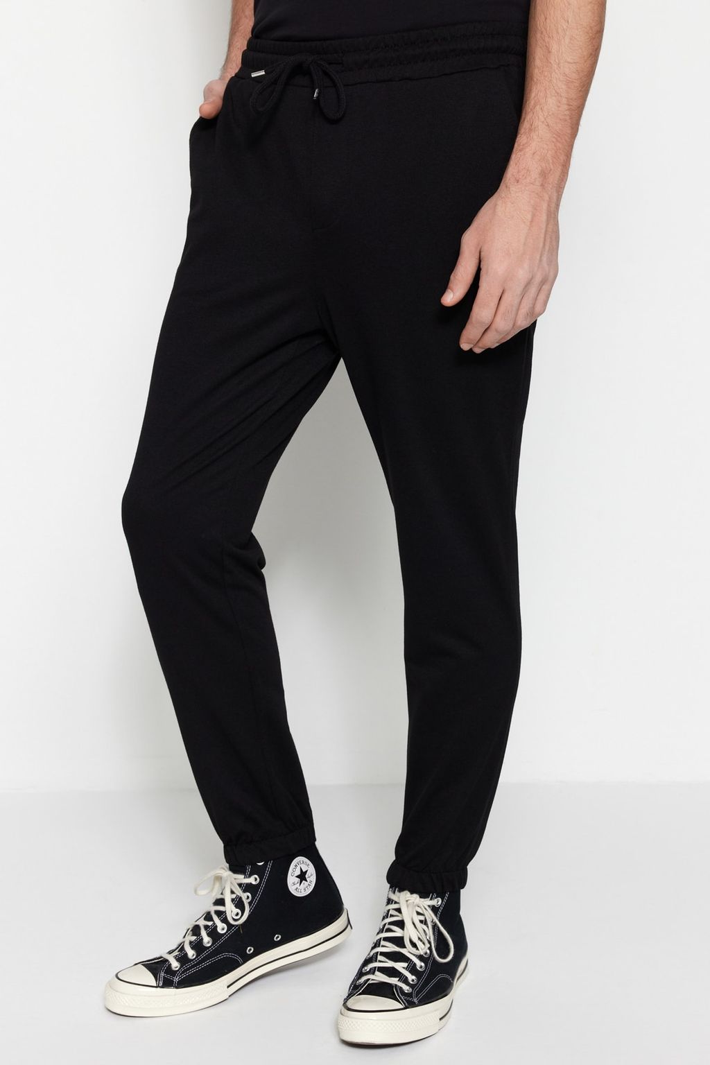 TRENDYOL MAN Siyah Regular/Normal Kesim Lastik Paca Esofman Alt? TMNSS21SR0429